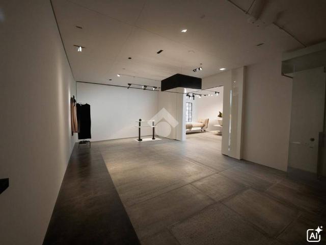 Locale Commerciale in affitto a Castelfranco Veneto, Veneto