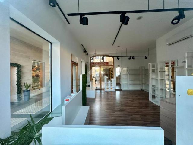 Locale Commerciale in affitto a Castelfranco Veneto, Veneto