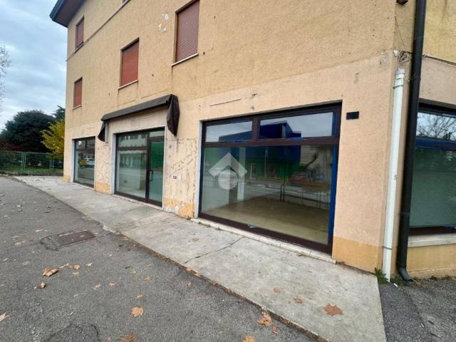 Locale Commerciale in affitto a Castelfranco Veneto, Veneto