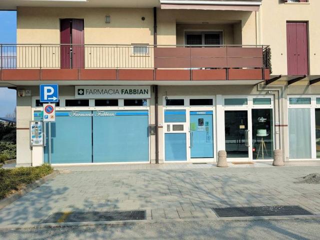 Locale Commerciale in affitto a Castelfranco Veneto, Veneto
