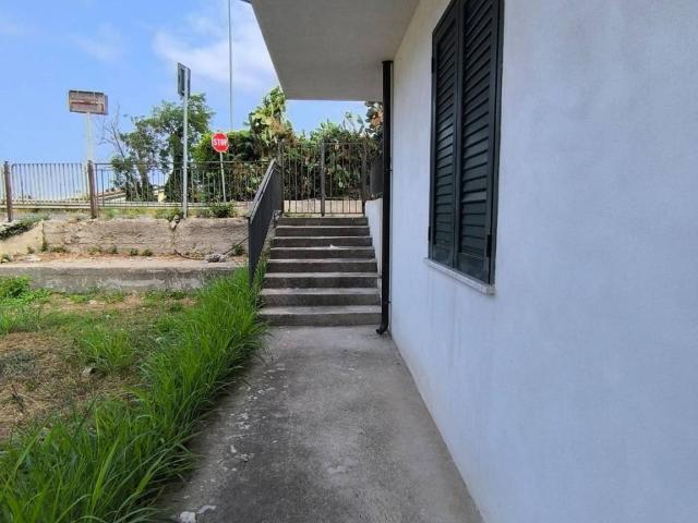 Locale Commerciale in affitto a Castellabate, Campania