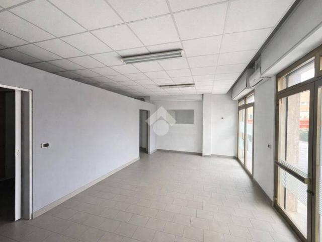 Locale Commerciale in affitto a Castellalto, Abruzzo