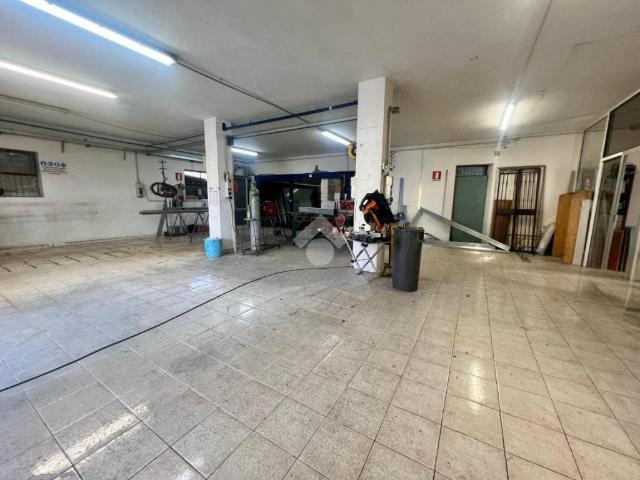 Locale Commerciale in affitto a Castellalto, Abruzzo