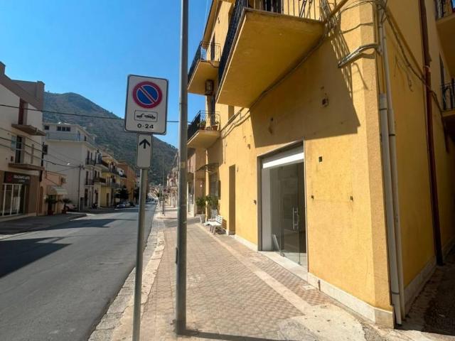 Locale Commerciale in affitto a Castellammare Del Golfo, Sicilia