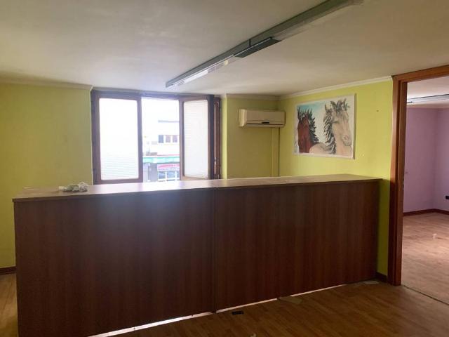 Locale Commerciale in affitto a Castellammare Di Stabia, Campania