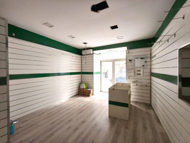 Locale Commerciale in affitto a Castellammare Di Stabia, Campania