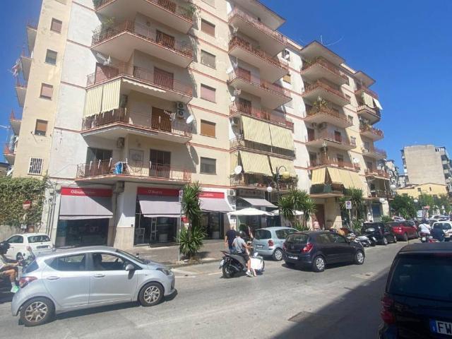 Locale Commerciale in affitto a Moscarella, Castellammare Di Stabia