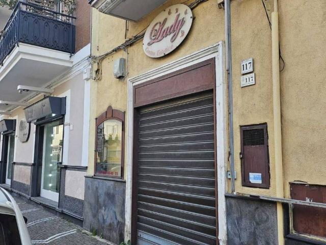 Locale Commerciale in affitto a Pioppaino, Castellammare Di Stabia
