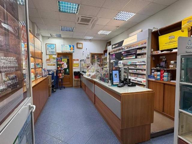 Locale Commerciale in affitto a Castellammare Di Stabia, Campania