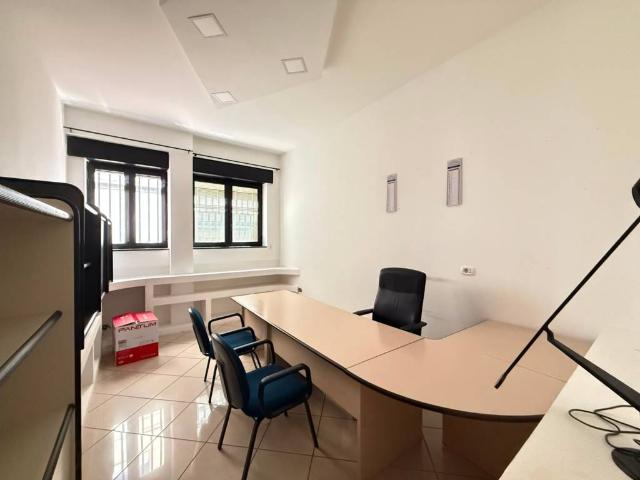 Locale Commerciale in affitto a Castellammare Di Stabia, Campania