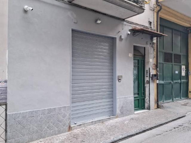 Locale Commerciale in affitto a Castellammare Di Stabia, Campania