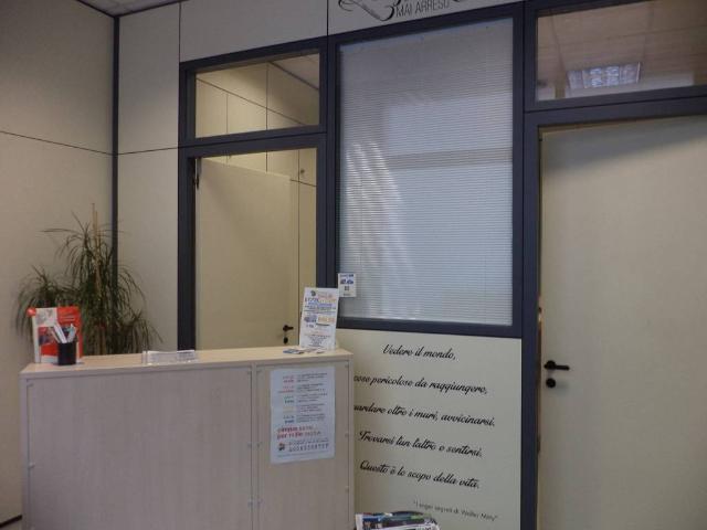 Locale Commerciale in affitto a Puglia, Bari