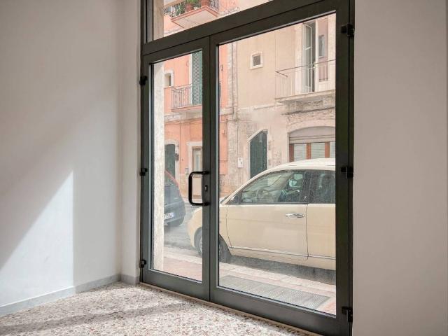 Locale Commerciale in affitto a Puglia, Bari