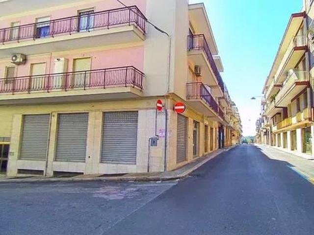 Locale Commerciale in affitto a Puglia, Bari