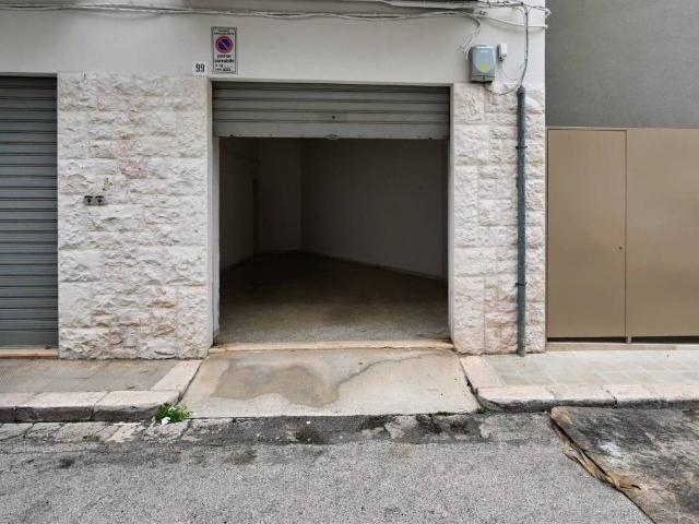 Locale Commerciale in affitto a Puglia, Bari