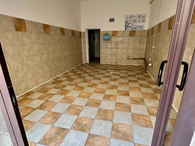 Locale Commerciale in affitto a Puglia, Taranto