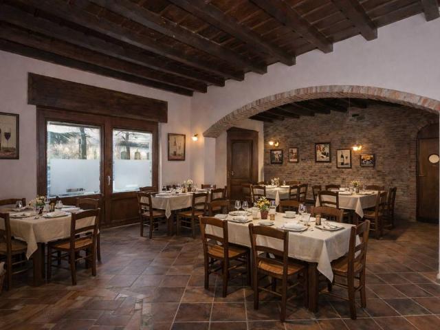 Locale Commerciale in affitto a Castegnate, Castellanza