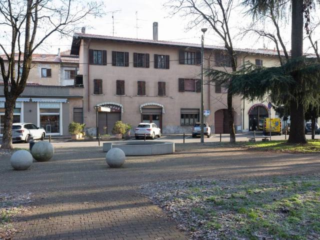 Locale Commerciale in affitto a Castegnate, Castellanza