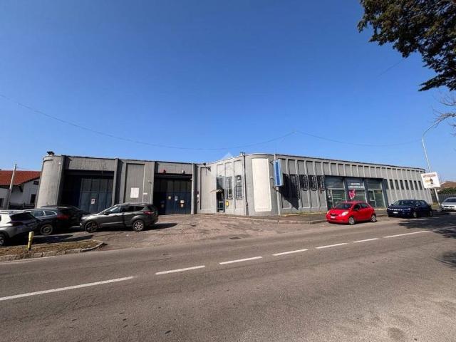 Locale Commerciale in affitto a Castegnate, Castellanza
