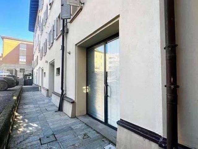 Locale Commerciale in affitto a Tresinaro - Secchia, Re