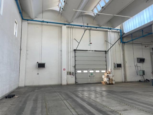 Locale Commerciale in affitto a Tresinaro - Secchia, Re