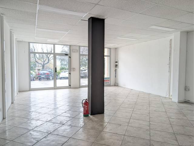 Locale Commerciale in affitto a Tresinaro - Secchia, Re