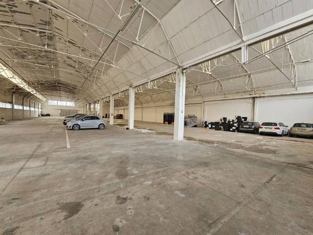 Locale Commerciale in affitto a Tresinaro - Secchia, Re