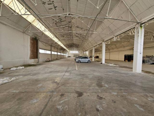 Locale Commerciale in affitto a Tresinaro - Secchia, Re