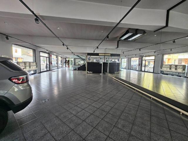 Locale Commerciale in affitto a Tresinaro - Secchia, Re