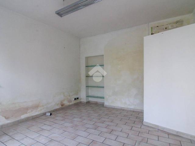 Locale Commerciale in affitto a Castelleone, Lombardia