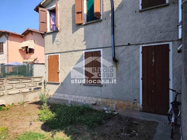 Locale Commerciale in affitto a Castelleone, Lombardia