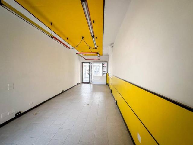 Locale Commerciale in affitto a Castelleone, Lombardia