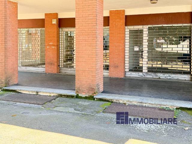 Locale Commerciale in affitto a Piemonte, Novara