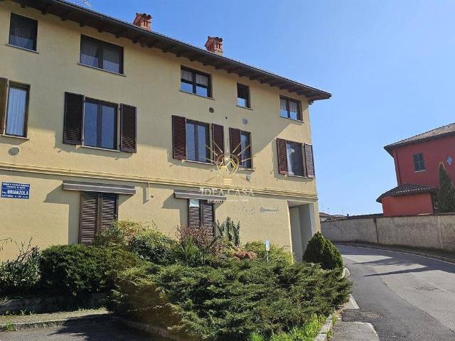 Locale Commerciale in affitto a Castello Di Brianza, Lombardia