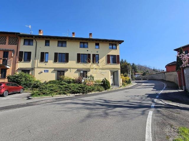 Locale Commerciale in affitto a Castello di Brianza