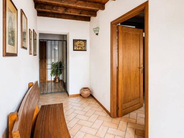 Locale Commerciale in affitto a Appennino Reggiano, Re