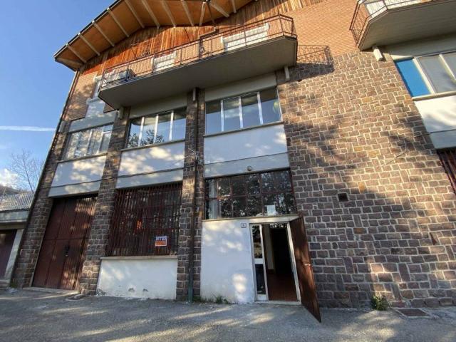Locale Commerciale in affitto a Appennino Reggiano, Re
