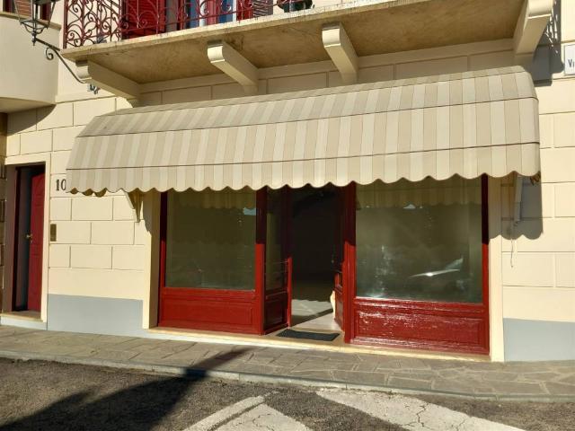 Locale Commerciale in affitto a Piemonte, Asti
