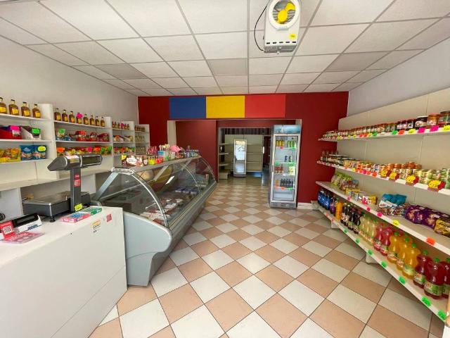 Locale Commerciale in affitto a Piemonte, Asti