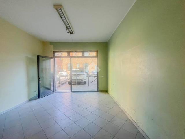 Locale Commerciale in affitto a Unione di comuni Terre di Castelli, Castelnuovo Rangone