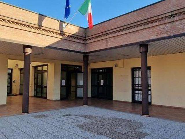 Locale Commerciale in affitto a Unione di comuni Terre di Castelli, Castelnuovo Rangone