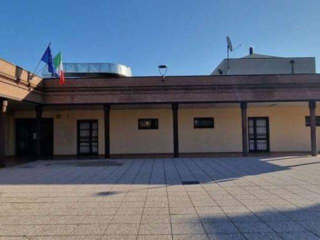 Locale Commerciale in affitto a Unione di comuni Terre di Castelli, Castelnuovo Rangone