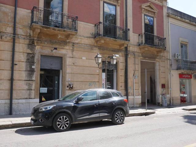 Locale Commerciale in affitto a Quartiere Sant'Antonino, Castelvetrano