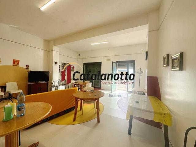 Locale Commerciale in affitto a Castelvetrano, Sicilia