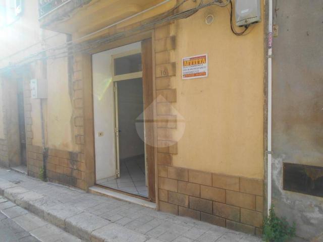 Locale Commerciale in affitto a Quartiere San Niccolò, Castelvetrano