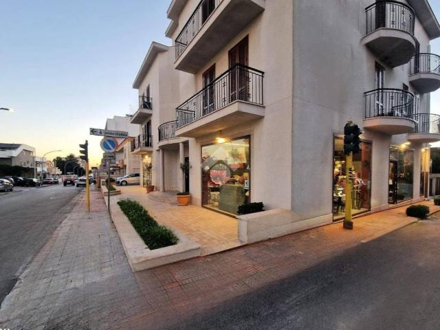 Locale Commerciale in affitto a Castelvetrano, Sicilia