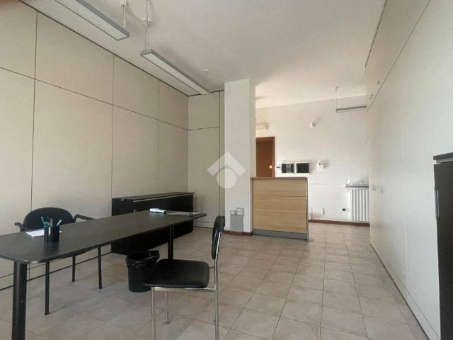 Locale Commerciale in affitto a Castenaso, Reggio Emilia
