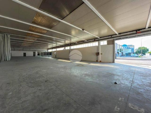 Locale Commerciale in affitto a Castenedolo, Lombardia