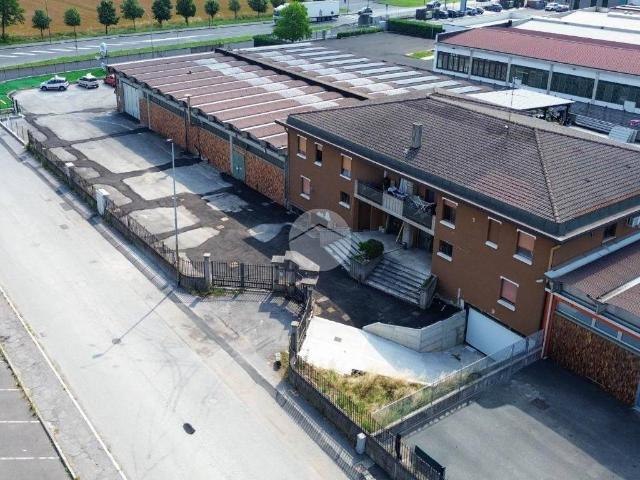 Locale Commerciale in affitto a Castenedolo, Lombardia