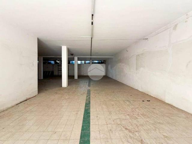Locale Commerciale in affitto a Castenedolo, Lombardia
